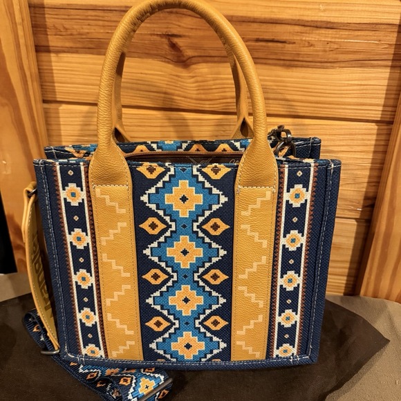 Wrangler Southwestern Aztec Print Canvas Tote Crossbody Bag Blue & Mustard New - Picture 7 of 10